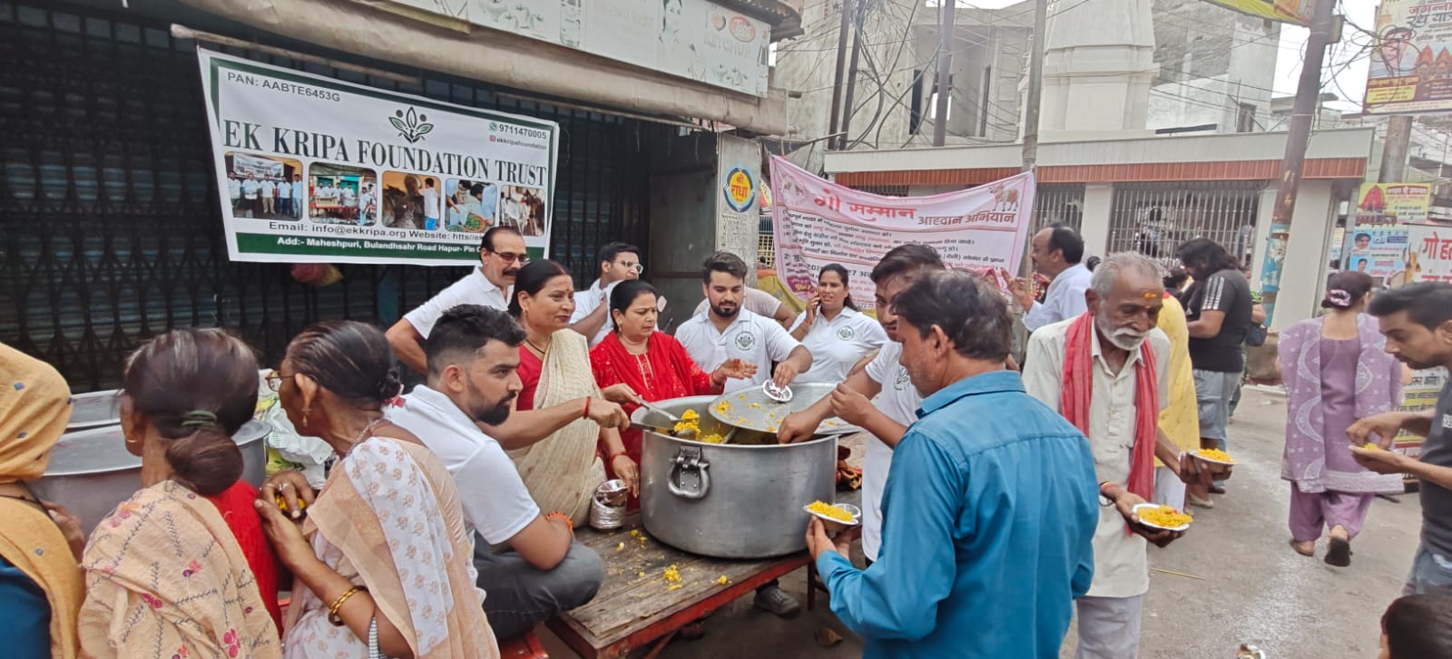 EK Kripa Foundation team distributing food during a seva drive